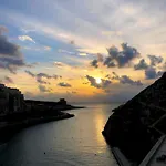 Xlendistays - Centrally Located Seafront Living Spaces In דירה