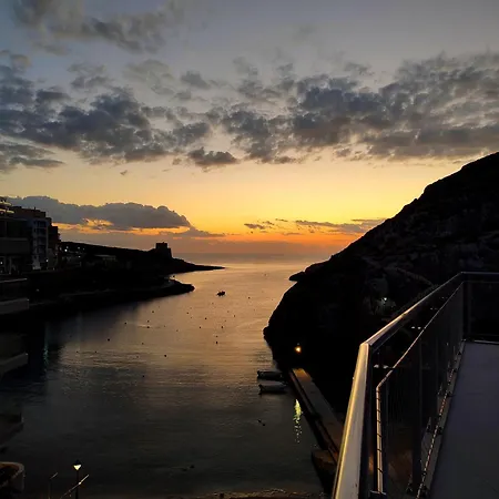 Xlendistays - Centrally Located Seafront Living Spaces In Appartement Xlendi