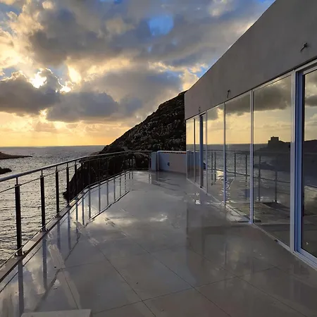 Xlendistays - Centrally Located Seafront Living Spaces In Lägenhet