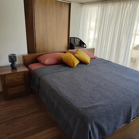 Apartment Xlendistays - Centrally Located Seafront Living Spaces In *