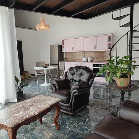 Xlendistays - Centrally Located Seafront Living Spaces In