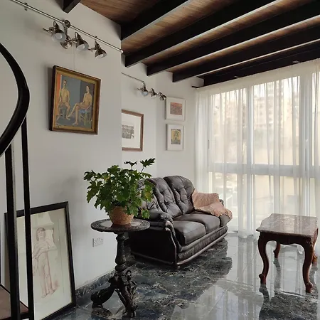 Xlendistays - Centrally Located Seafront Living Spaces In Apartment Xlendi