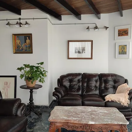 Xlendistays - Centrally Located Seafront Living Spaces In *