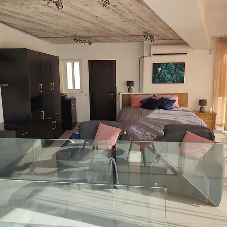 דירה Xlendistays - Centrally Located Seafront Living Spaces In