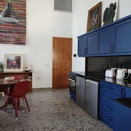 דירה Xlendistays - Centrally Located Seafront Living Spaces In