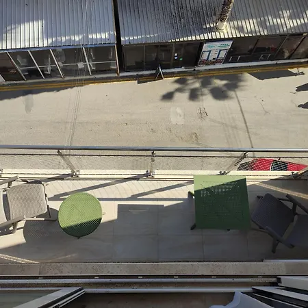 Xlendistays - Centrally Located Seafront Living Spaces In *