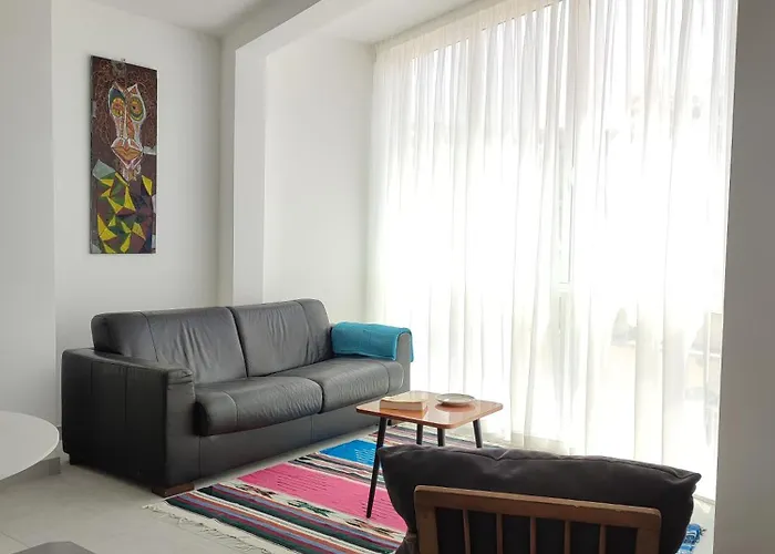 Apartamento Xlendistays - Centrally Located Seafront Living Spaces In