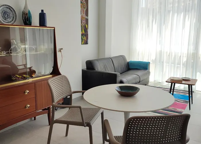 Daire Xlendistays - Centrally Located Seafront Living Spaces In *