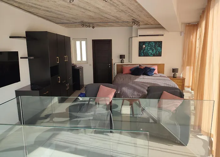 Apartamento Xlendistays - Centrally Located Seafront Living Spaces In