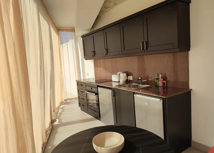 Xlendistays - Centrally Located Seafront Living Spaces In *